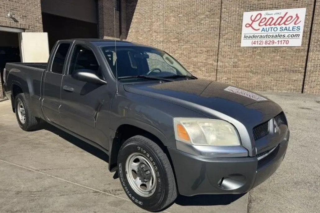 2007 Mitsubishi Raider LS photo 1