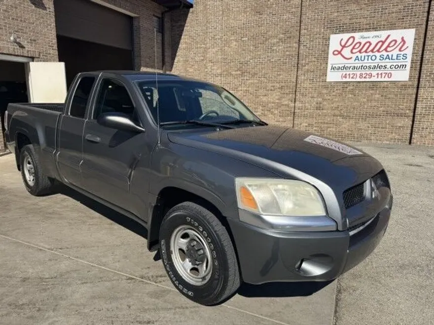 2007 Mitsubishi Raider LS photo 1