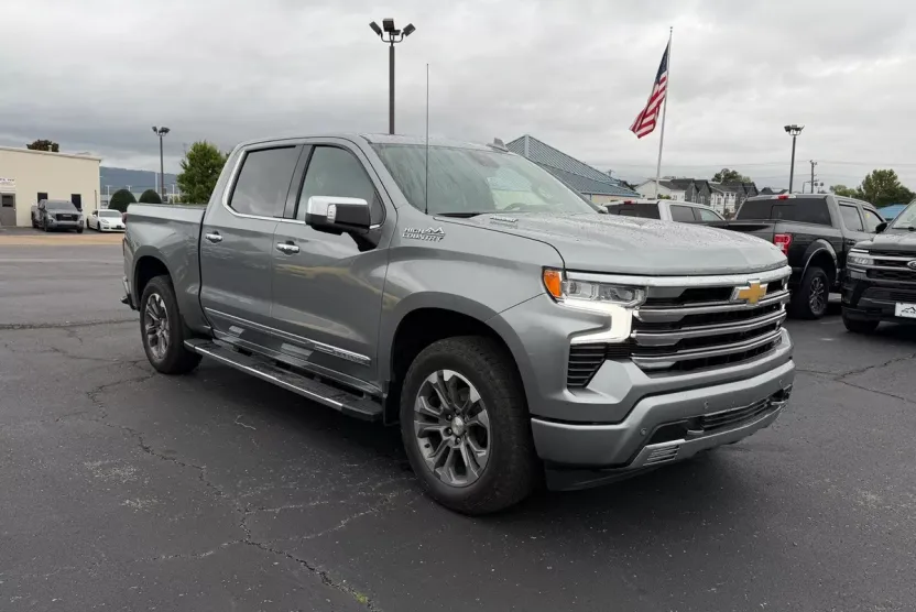 2024 Chevrolet Silverado 1500 High Country photo 1