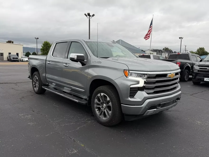 2024 Chevrolet Silverado 1500 High Country photo 1