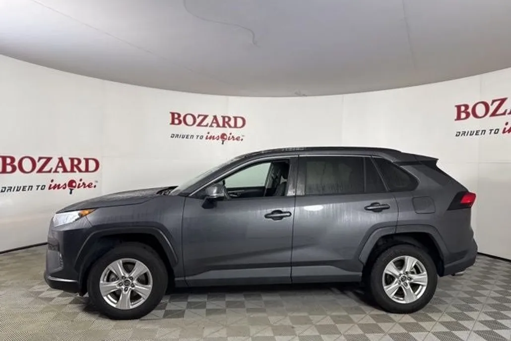 2019 Toyota RAV4 XLE photo 1