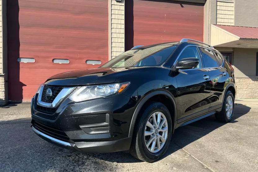 2018 Nissan Rogue AWD SV photo 1