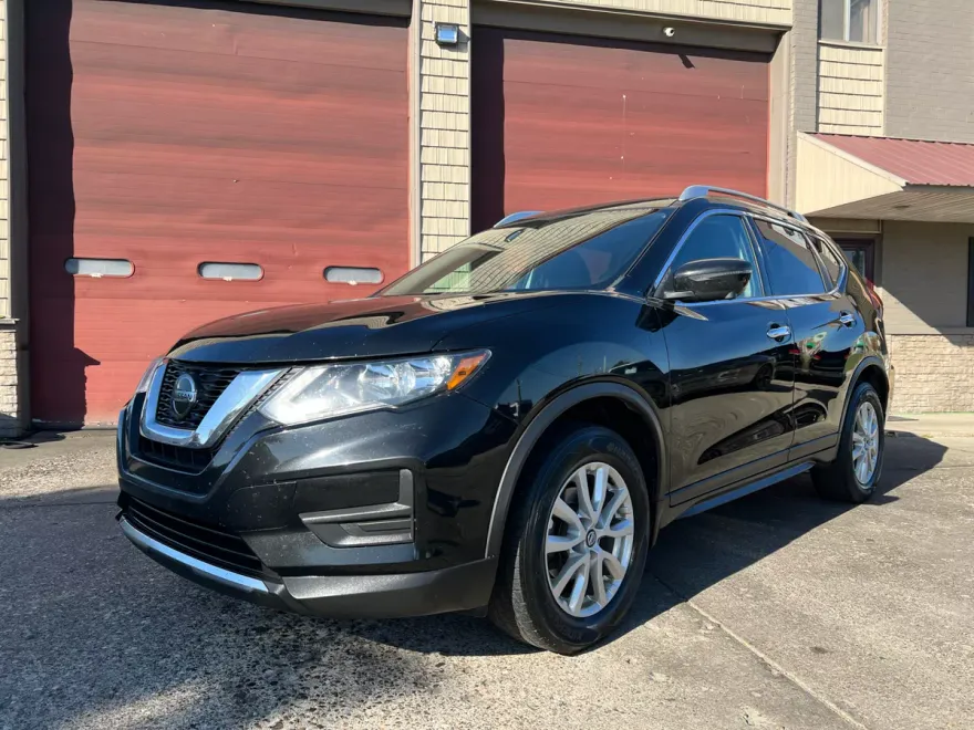 2018 Nissan Rogue AWD SV photo 1