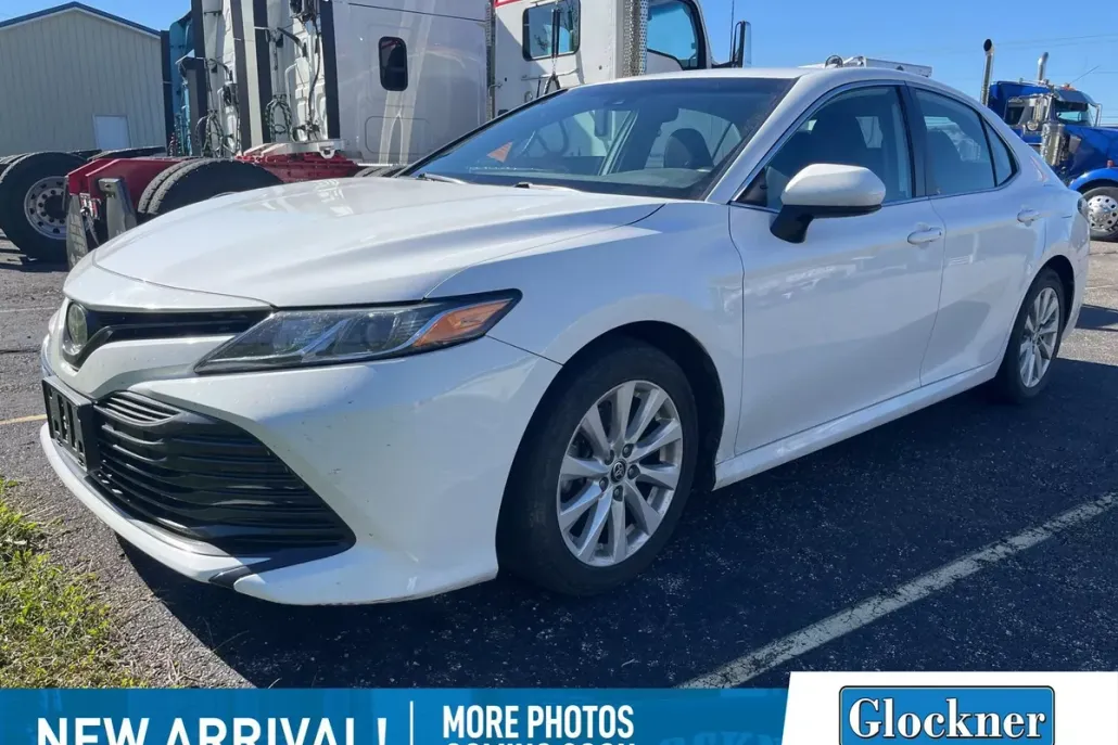 2020 Toyota Camry LE photo 1