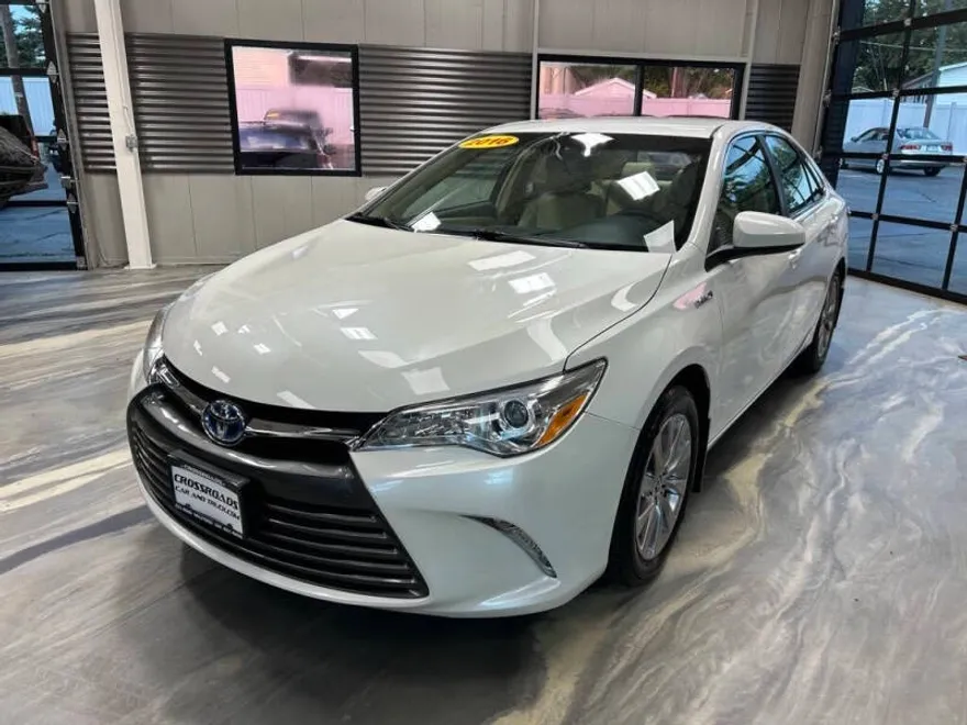 2016 Toyota Camry Hybrid XLE photo 1