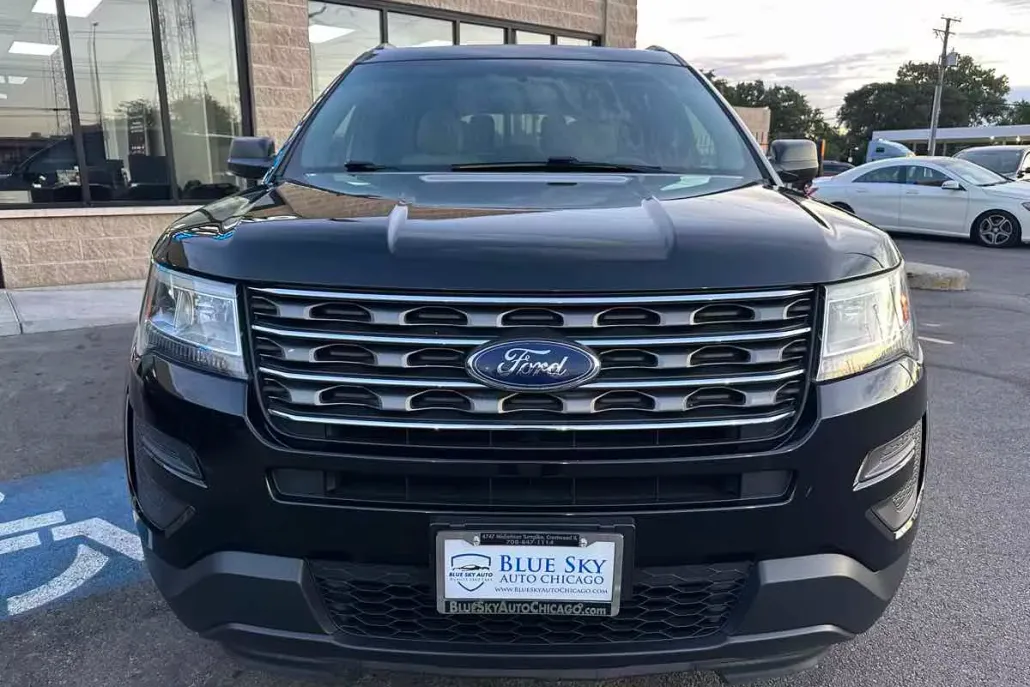 2017 Ford Explorer Base photo 1