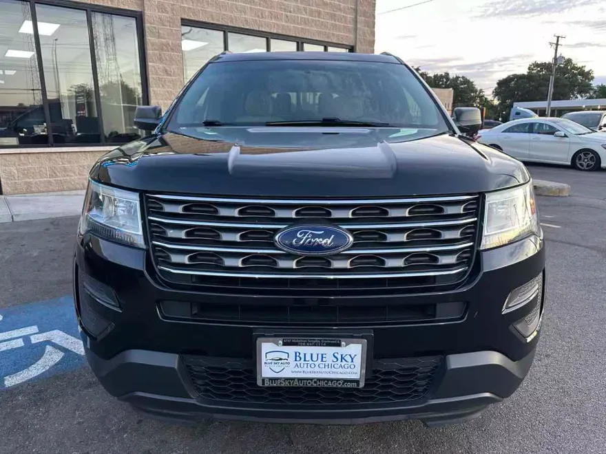 2017 Ford Explorer Base photo 1