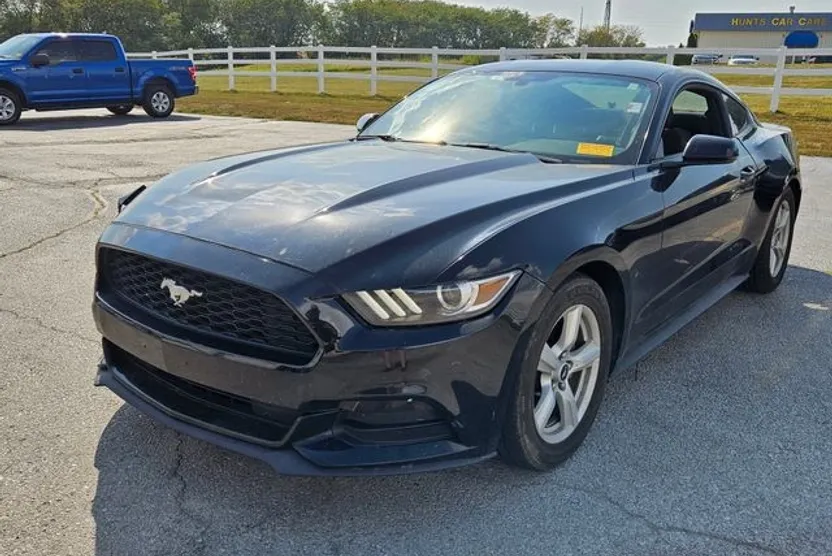 2015 Ford Mustang V6 photo 1