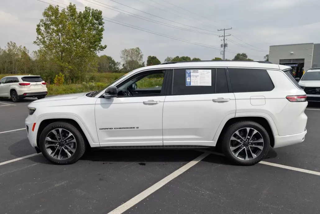 2022 Jeep Grand Cherokee Overland photo 1