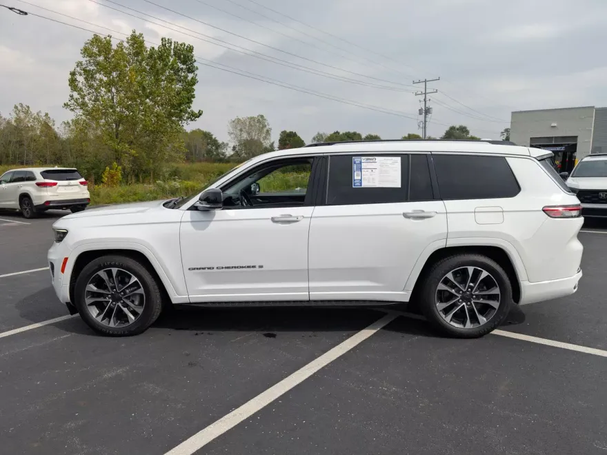 2022 Jeep Grand Cherokee Overland photo 1