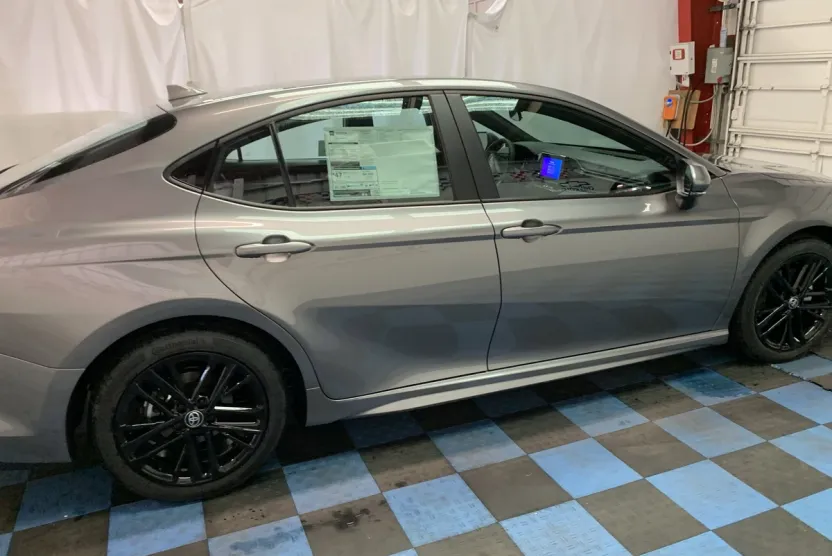 2025 Toyota Camry SE photo 1
