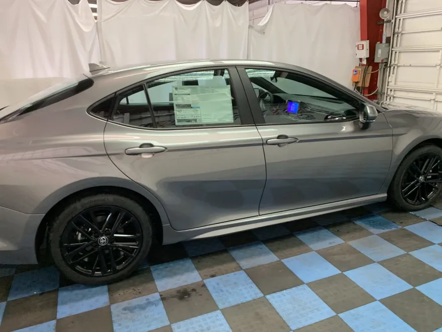 2025 Toyota Camry SE photo 1