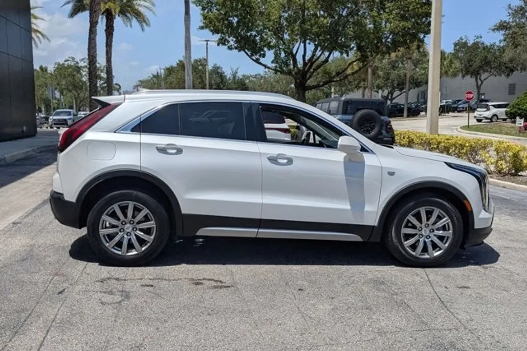 2020 Cadillac XT4 Premium Luxury photo 1