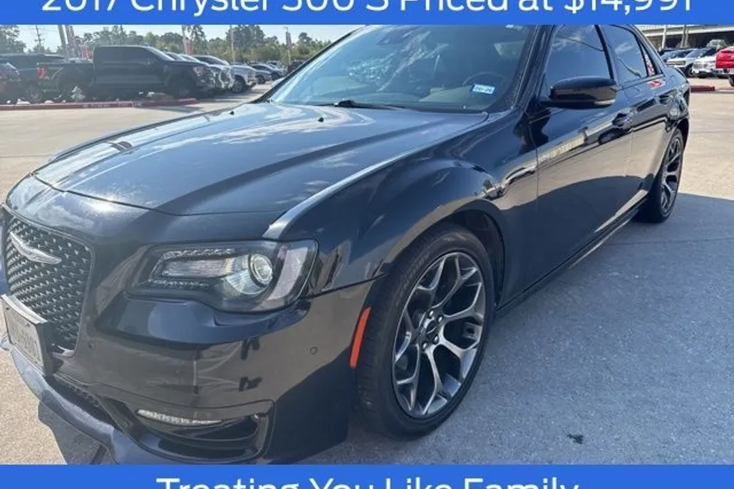 2017 Chrysler 300 S photo 1