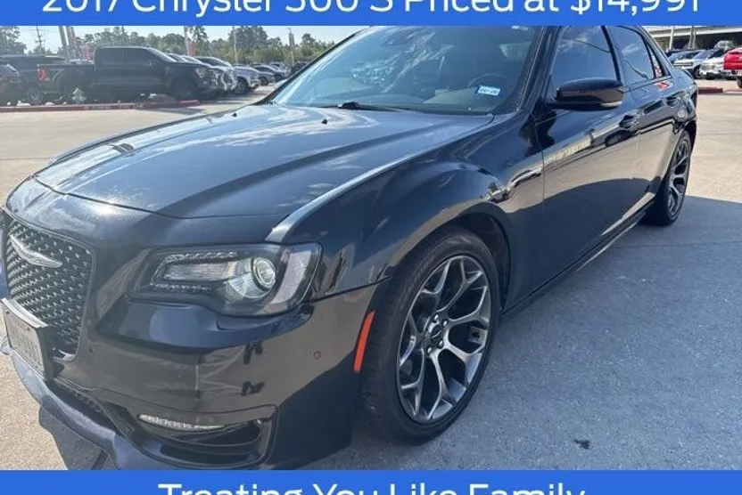 2017 Chrysler 300 S photo 1