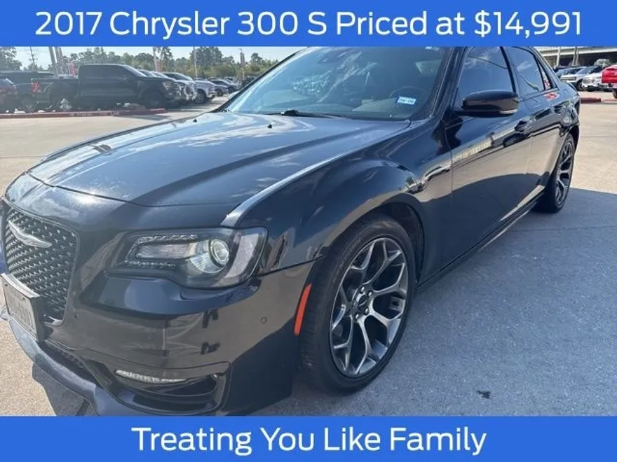 2017 Chrysler 300 S photo 1