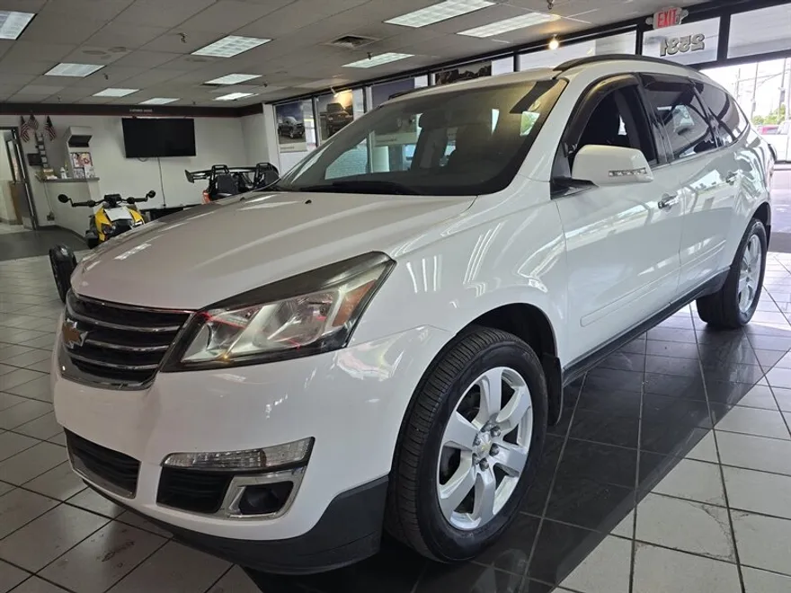 2017 Chevrolet Traverse photo 1