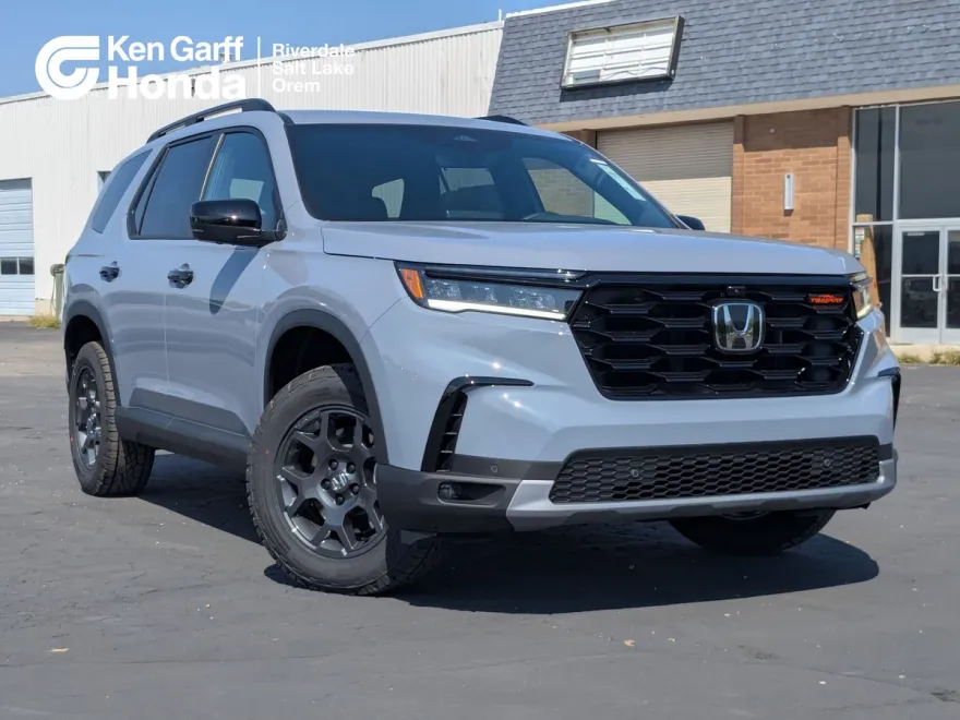 2025 Honda Pilot TrailSport photo 1