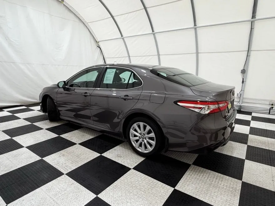 2020 Toyota Camry LE photo 1