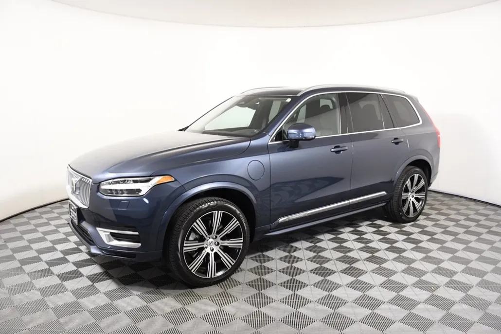 2023 Volvo XC90 Recharge T8 Core photo 1