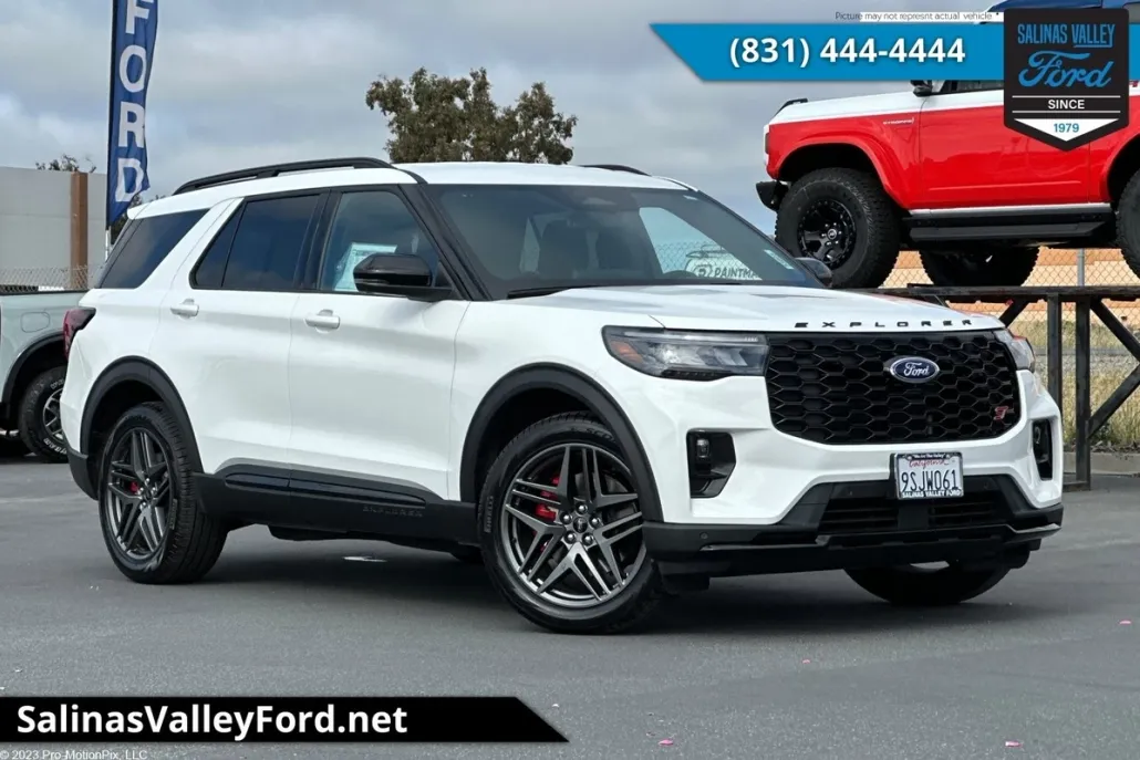 2025 Ford Explorer ST photo 1