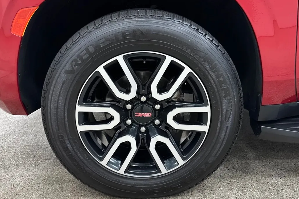 2021 Gmc Yukon AT4 photo 1