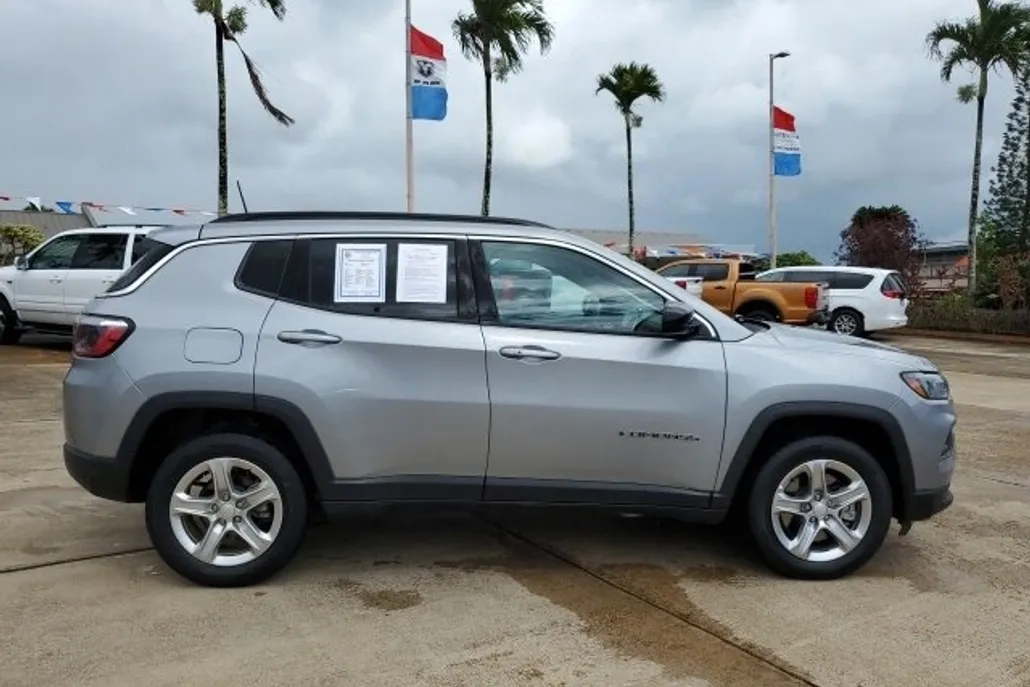 2024 Jeep Compass Latitude photo 1