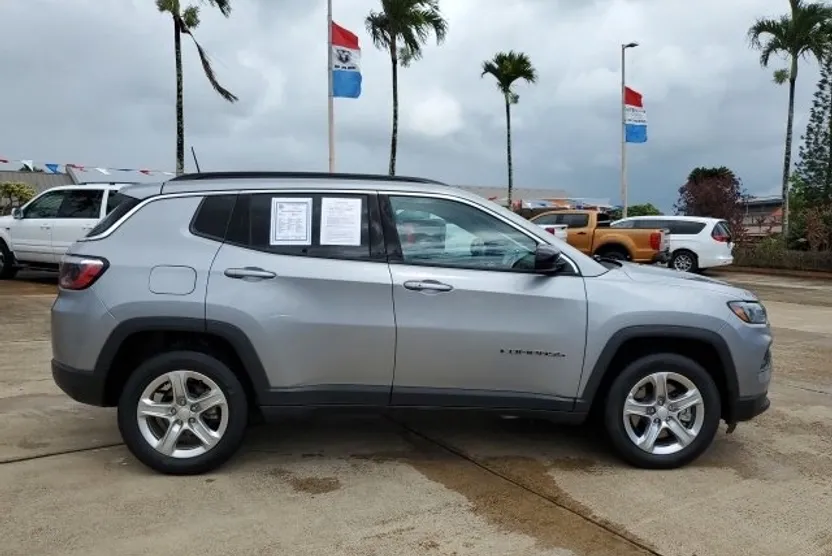 2024 Jeep Compass Latitude photo 1
