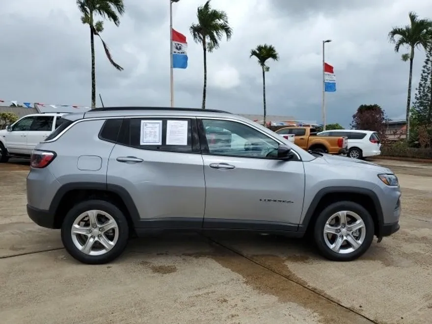 2024 Jeep Compass Latitude photo 1