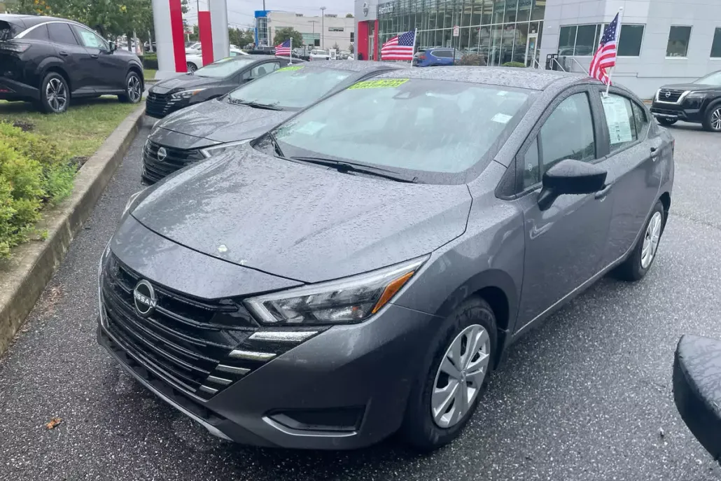 2025 Nissan Versa S photo 1