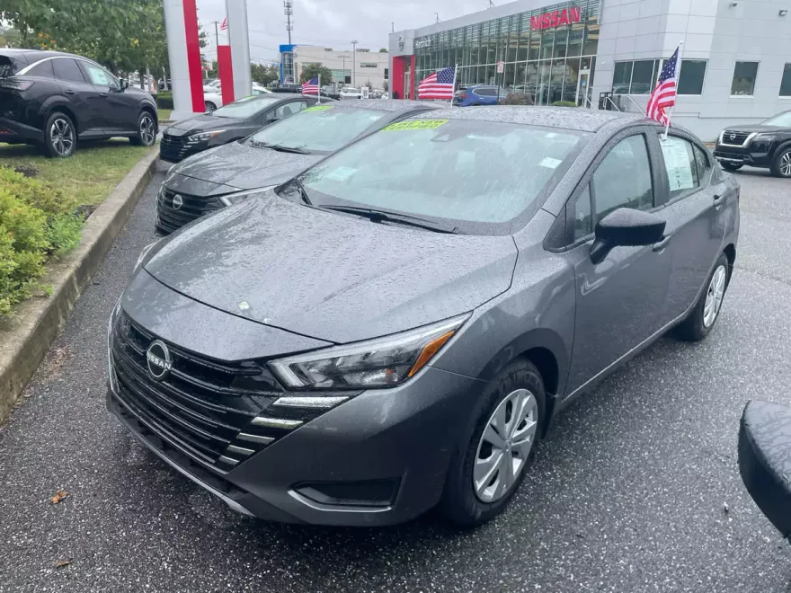 2025 Nissan Versa S photo 1