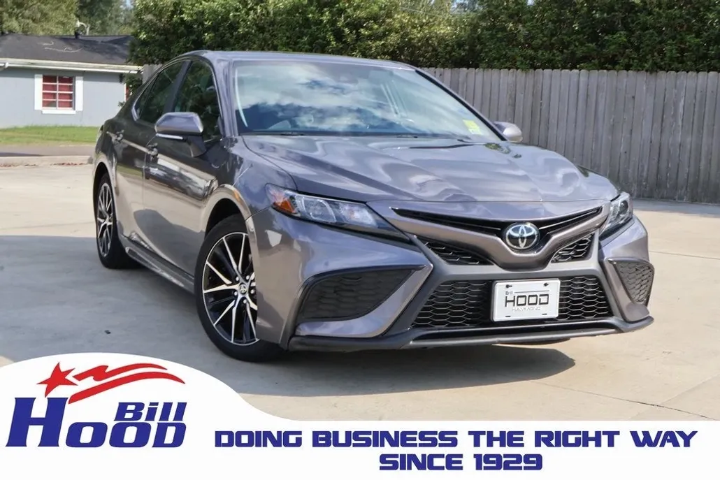 2024 Toyota Camry SE photo 1