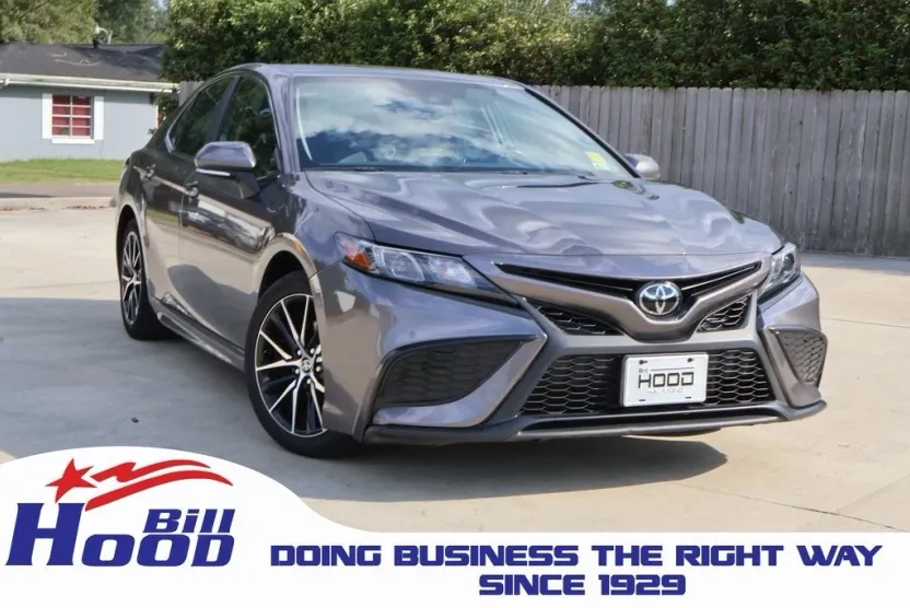 2024 Toyota Camry SE photo 1