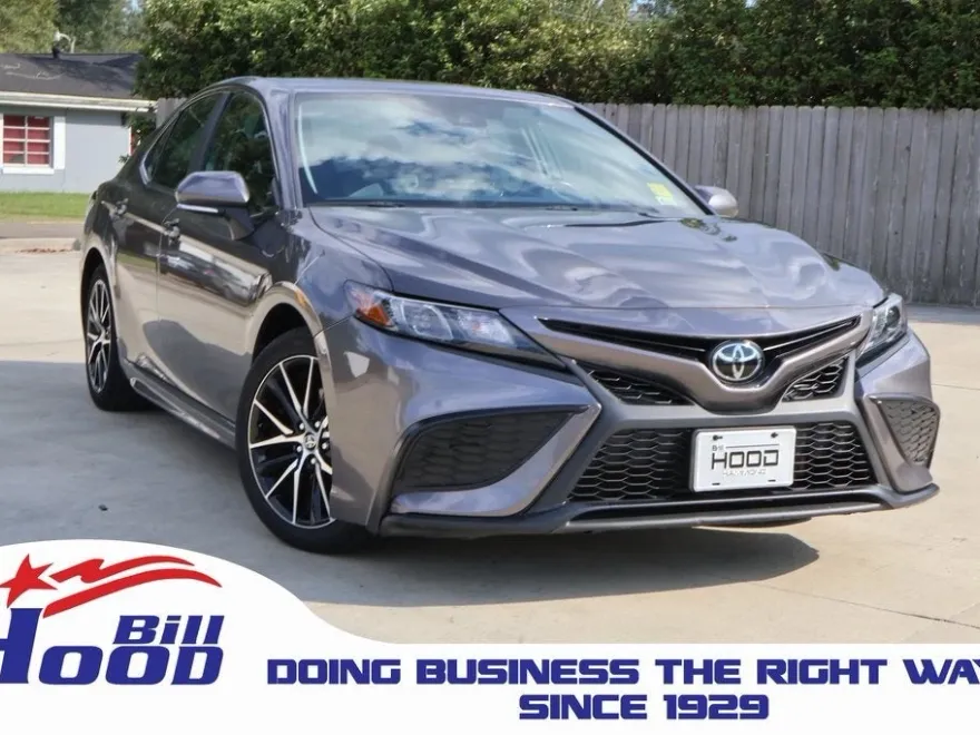 2024 Toyota Camry SE photo 1