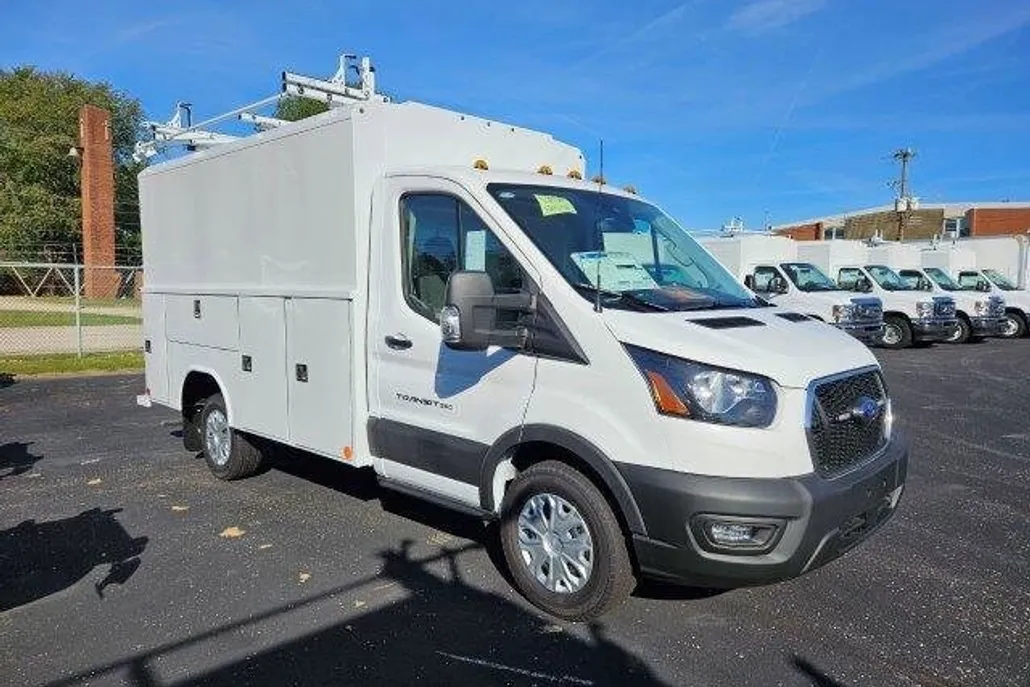 2024 Ford Transit Cutaway photo 1