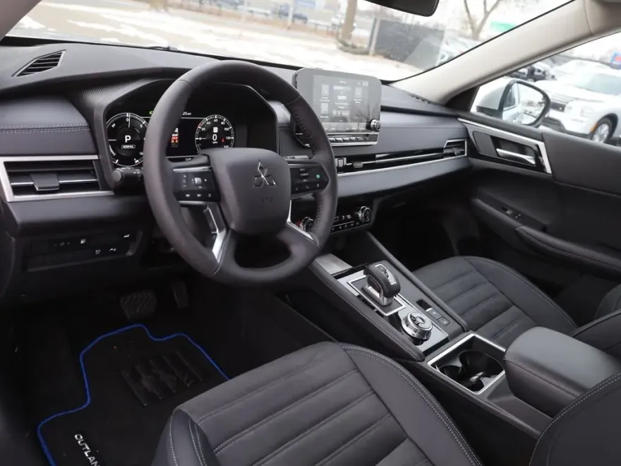 2025 Mitsubishi Outlander PHEV SE photo 25