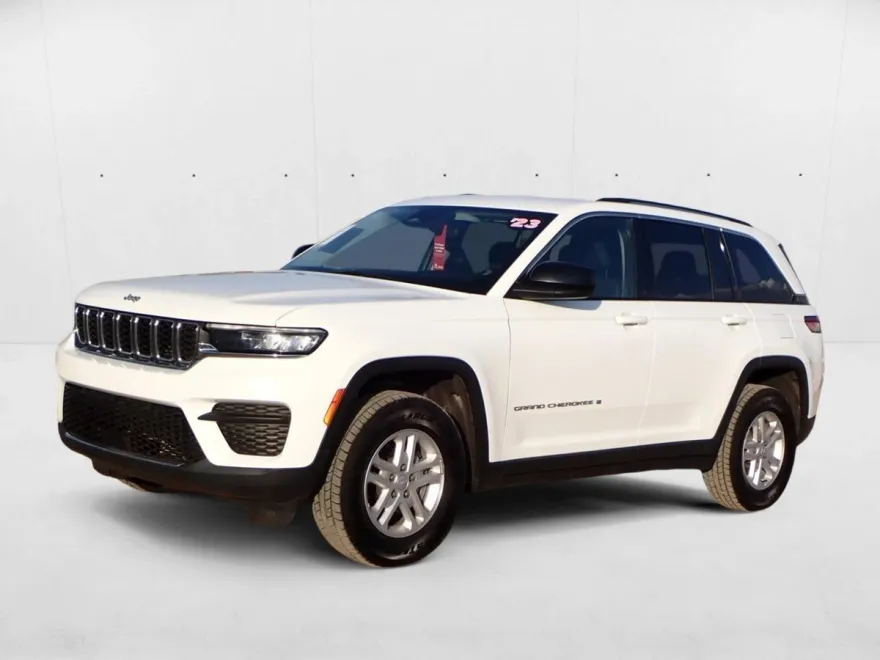 2023 Jeep Grand Cherokee Laredo photo 1