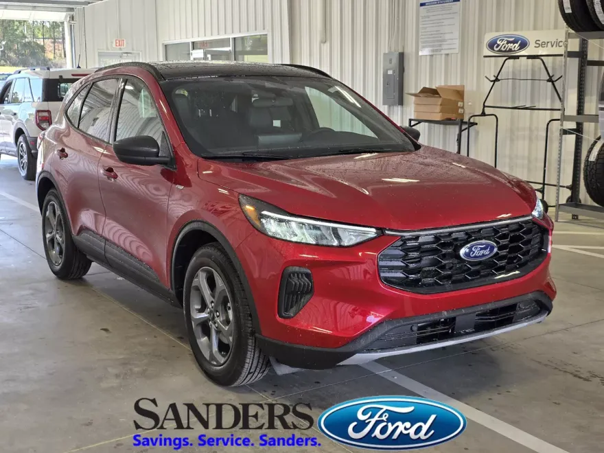 2025 Ford Escape ST-Line photo 1