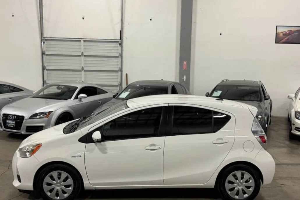 2012 Toyota Prius C Three photo 1