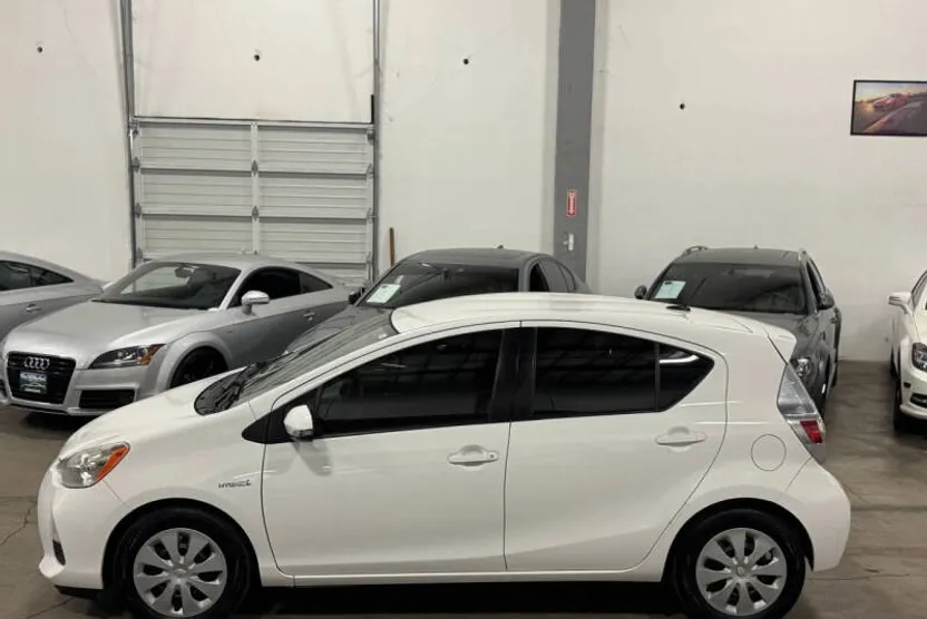 2012 Toyota Prius C Three photo 1
