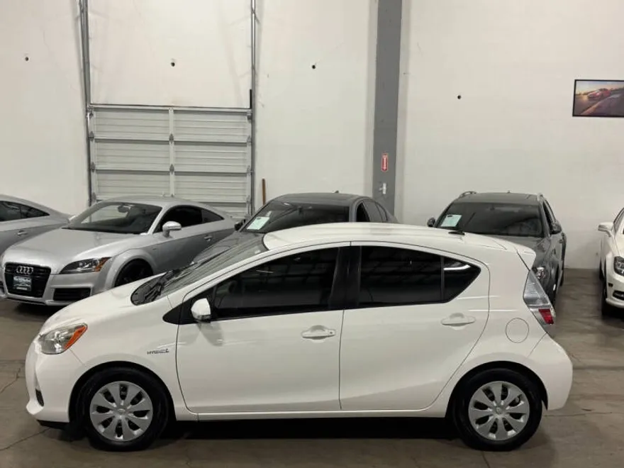 2012 Toyota Prius C Three photo 1