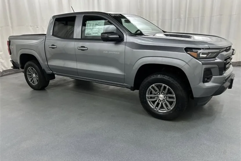 2026 Chevrolet Colorado LT photo 1