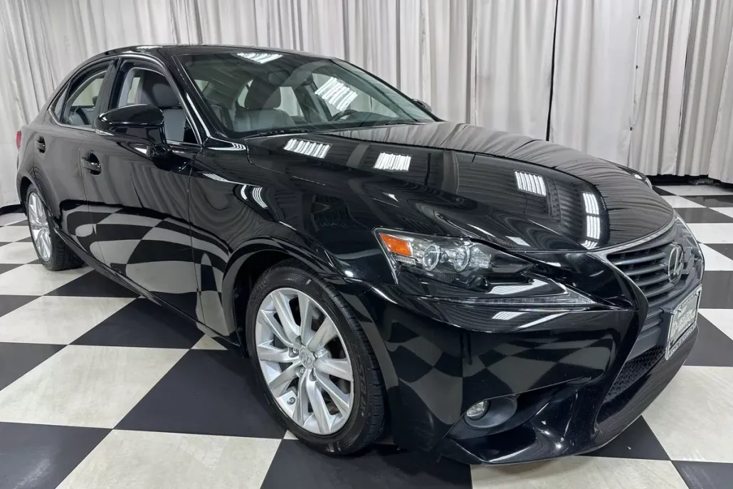 2016 Lexus IS 300 photo 1
