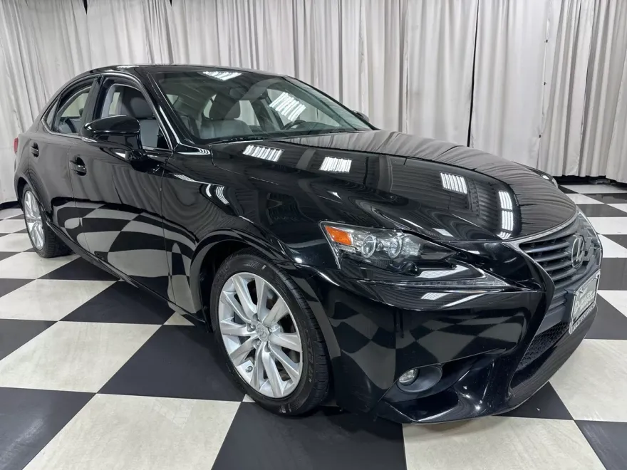 2016 Lexus IS 300 photo 1
