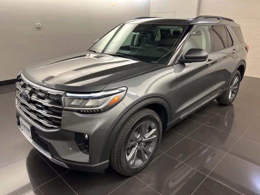 2025 Ford Explorer photo 1