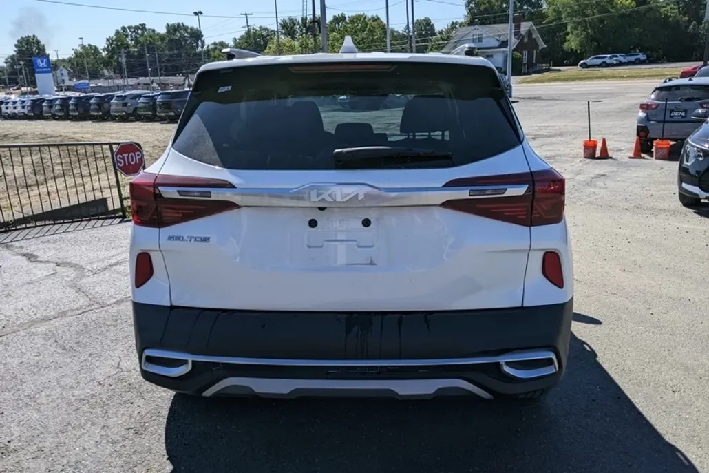 2023 Kia Seltos S photo 1