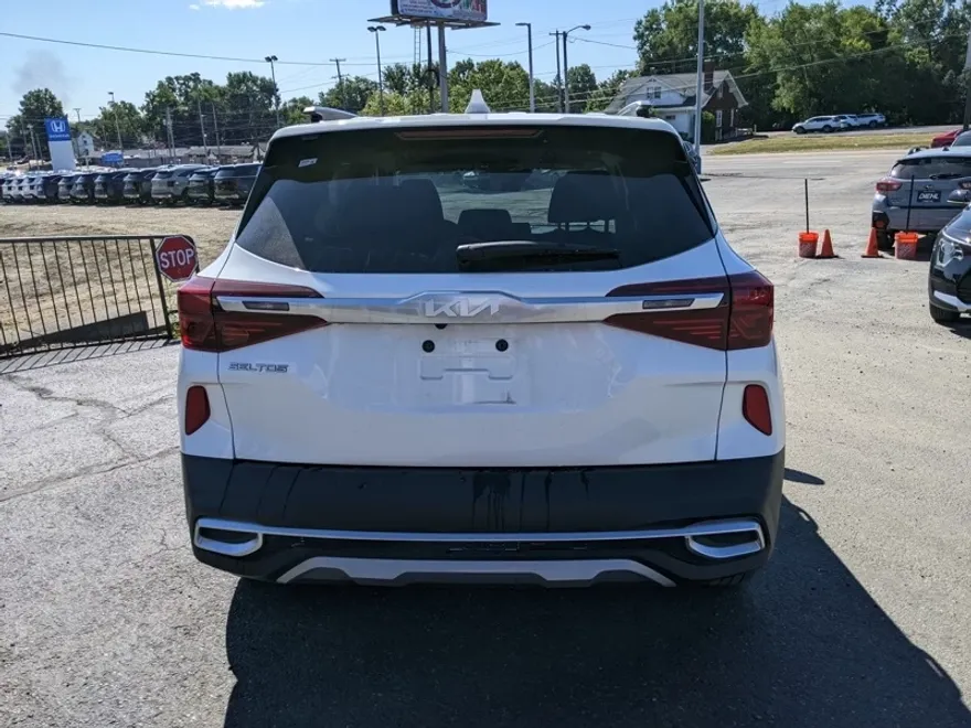 2023 Kia Seltos S photo 1