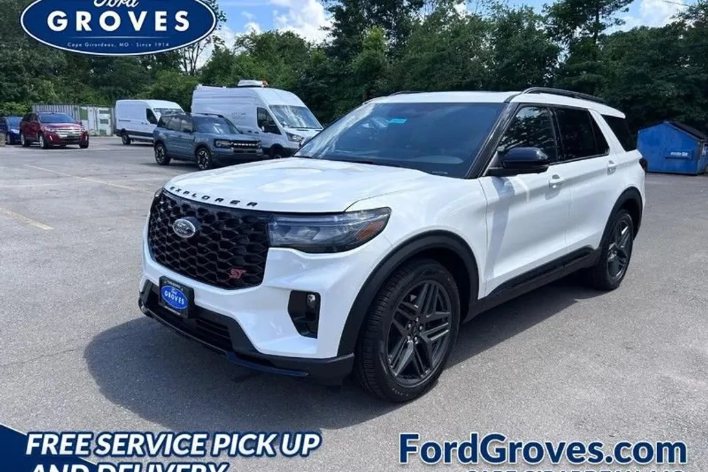 2025 Ford Explorer ST photo 1