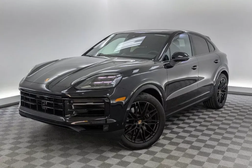 2025 Porsche Cayenne Coupe photo 1