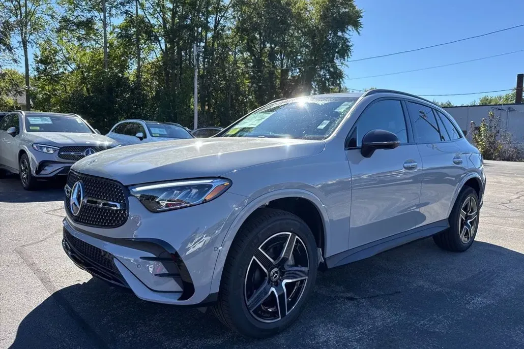 2026 Mercedes Benz GLC 300 4MATIC photo 1